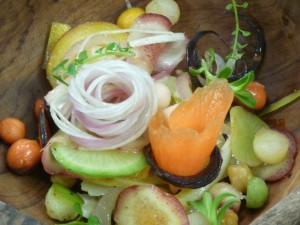 salade dans bol d'olivier d'Arabelle Meirlaen