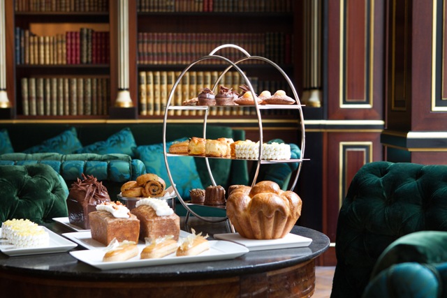 bd-La-Reserve-Paris-Hotel-tea-time