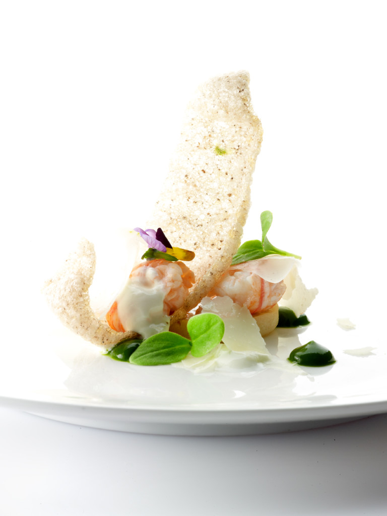 kroepoek truffel, langoestine, zure room, parmezaanse kaas, basilicum (1)