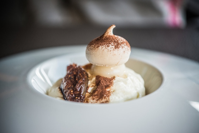 Lucana-copyrightMorganeBall-HD-0589 (640x427)